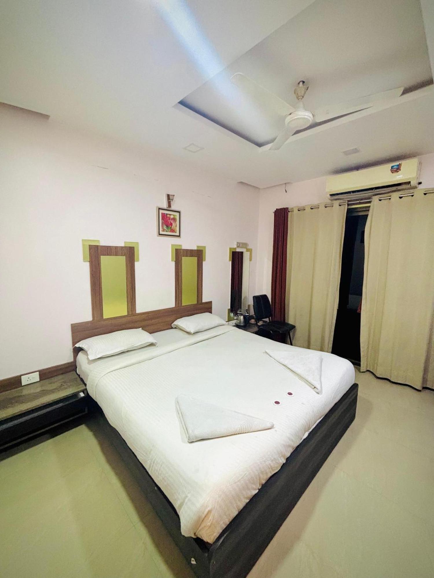 Hotel Laxmi Residency 로나발라 외부 사진